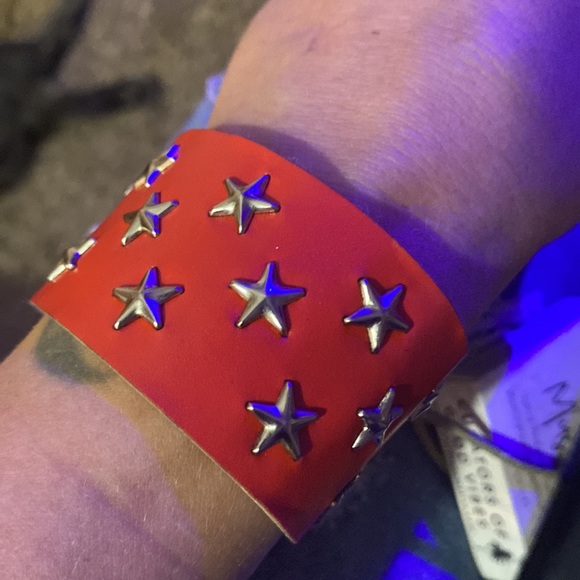 Leather Cuff Bracelet Red Biker Metal Star Rivets Adjustable - Picture 5 of 8